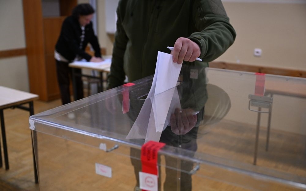 Bầu cử quốc hội và trưng cầu ý dân ở Ba Lan đã bắt đầu